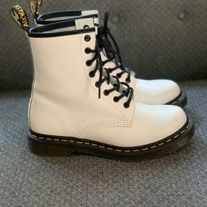 BRAND NEW! Dr Martens 1460 in white, size 7.